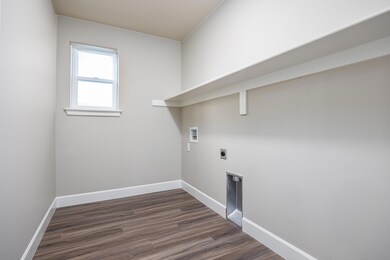 2411 NE 5th St-3
