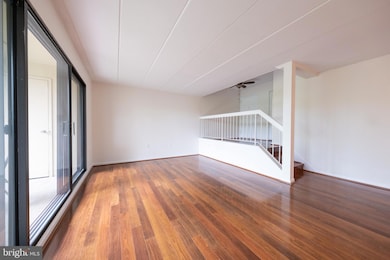 110 Roberts Ln unit 200, Alexandria, VA 22314 - photo 2