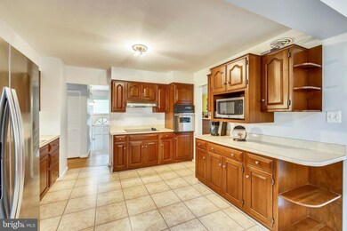 14528 Dowling Dr, Burtonsville, MD 20866 - photo 4