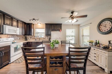 319 Candlewood Cir, Gainesville, TX 76240 - photo 7