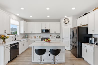 323 Blackbear Dr, Hutto, TX 78634 - photo 3