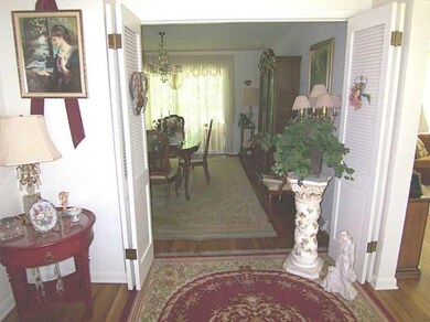 Entry/Foyer.