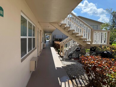 201 Cambridge I unit 2010, West Palm Beach, FL 33417 - photo 6