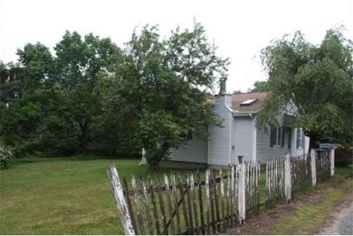 82 Sycamore St, Millbury, MA 01527 - photo 3