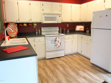 5800 Hudson Lake Dr, Louisville, KY 40291 - photo 3