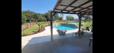 112 Overton Ridge Cir, Weatherford, TX 76088 - photo 3