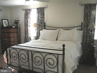 225 S Line St, Lansdale, PA 19446 - photo 6