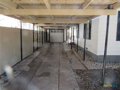 1325 S 17th St, Temple, TX 76504 - photo 3