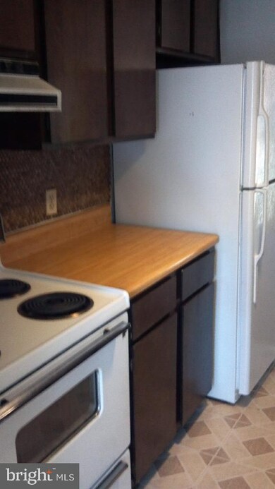 8750 Tamar Dr, Columbia, MD 21045 - photo 2