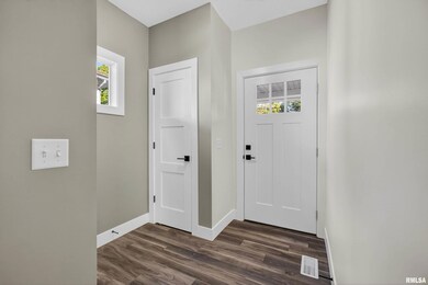 617 W 13th St, Davenport, IA 52803 - photo 3