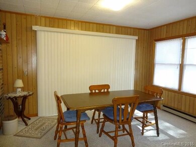 127 Atwood Dr, Hendersonville, NC 28792 - photo 6