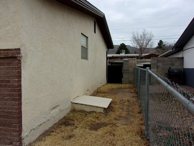 2404 Baylor Ave, Alamogordo, NM 88310 - photo 4