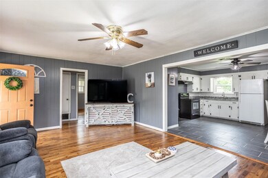 1612 Elizabeth St, Gainesville, TX 76240 - photo 5