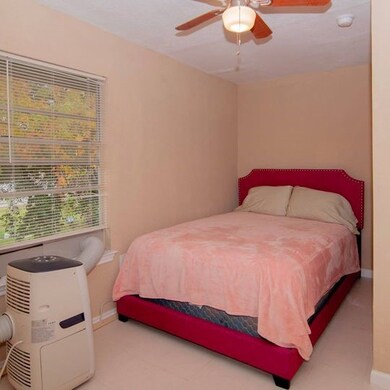 7136 Eastwood St unit A, Houston, TX 77021 - photo 6