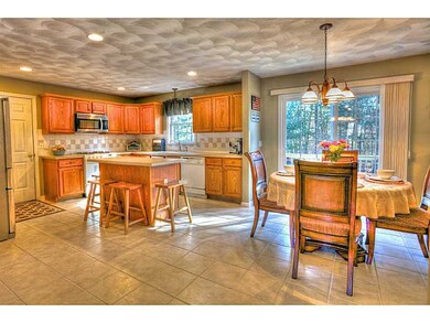 Kitchen. LARGE LIGHT FILLED KITCHEN