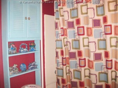 Main Level Bathroom.