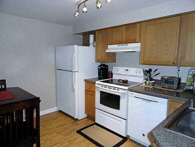 Kitchen. Newer kitchen with oak cabinets & laminat