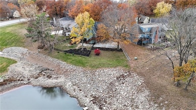 201 NW Redwood Ct, Lees Summit, MO 64064 - photo 2