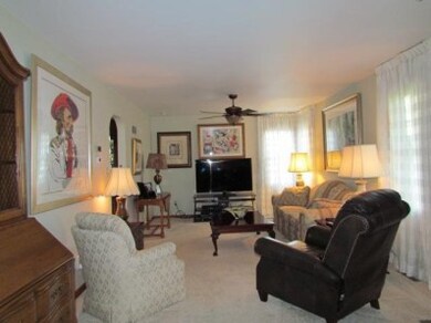 555 N Forest Ave, Griffith, IN 46319 - photo 3