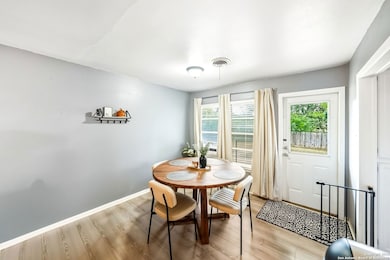 4414 Hollyridge Dr, San Antonio, TX 78228 - photo 5