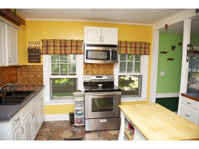 791 Maplewood Ave, Portsmouth, NH 03801 - photo 2