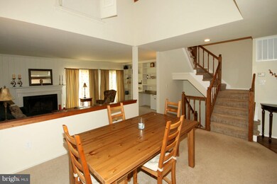 10015 Beacon Pond Ln, Burke, VA 22015 - photo 6