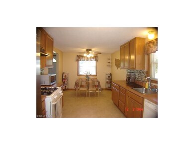 Spacious eat-in kitchen, remodeled in 2007 with ne