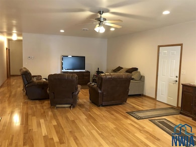 409 E Rose St, Elk Point, SD 57025 - photo 4