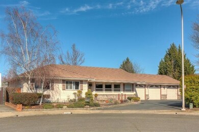 2567 Ashwood Ct, Medford, OR 97504 - photo 2