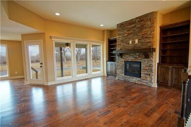 2220 Alexander Creek Dr, Raymore, MO 64083 - photo 4