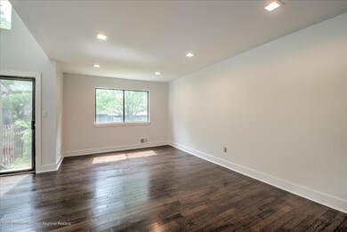 04-LIVING ROOM