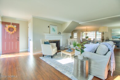4005 Appleton Way-large-010-020-Living R