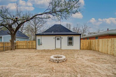 422 W Day St, Denison, TX 75020 - photo 4