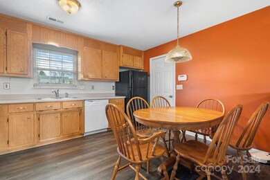 2972 Country Crossing Dr, Lincolnton, NC 28092 - photo 4