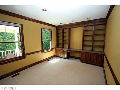 Living Room - Library with bookcases