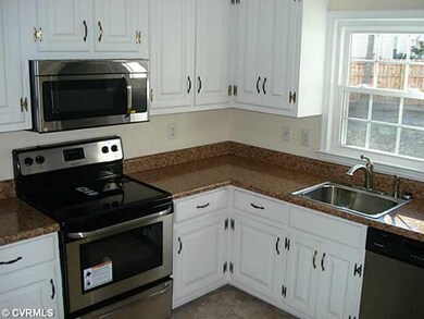 Kitchen - New SS appliances! New Counters!