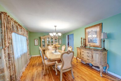 46 Plane Tree Ln, Saint James, NY 11780 - photo 6