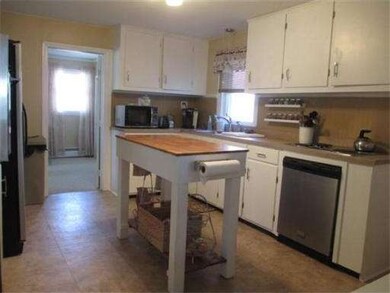 7 Edgemont Ave, Burlington, MA 01803 - photo 2