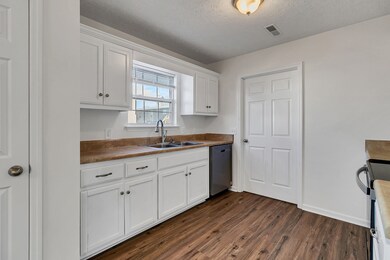 202 Cottonwood Dr, Shelbyville, TN 37160 - photo 4