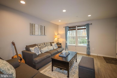 11719 Emerald Green Dr unit 904C, Clarksburg, MD 20871 - photo 4