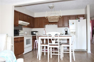 206 Loch Cir, Hampton, VA 23669 - photo 5