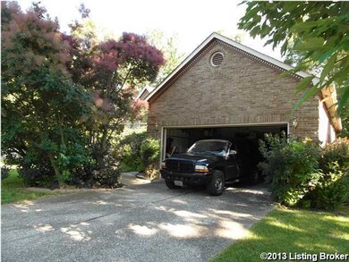 7507 Newton Dr, Louisville, KY 40228 - photo 2