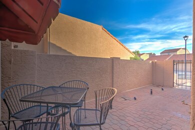 1711 N Ventura Ln-6