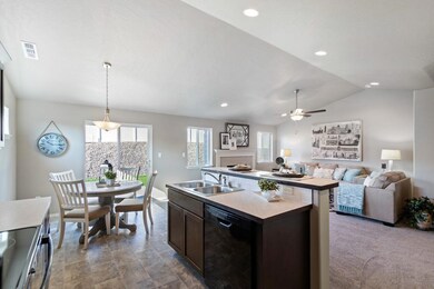 1615 NW Walnut Ave unit 193, Redmond, OR 97756 - photo 3