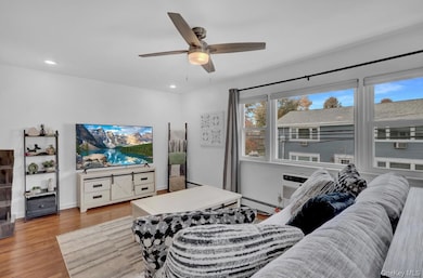 83 Finch Ln unit 2B, Islip, NY 11751 - photo 7