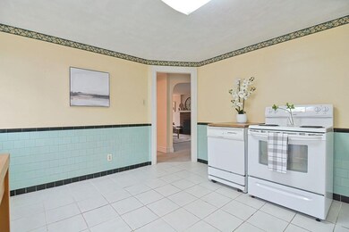 81 Edgemere Rd, Pawtucket, RI 02861 - photo 7