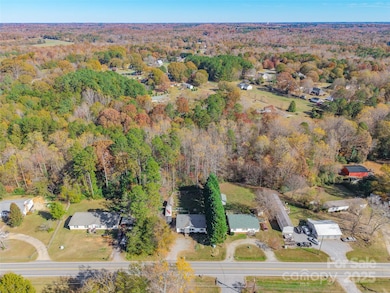 810 Dallas Spencer Mtn Rd, Dallas, NC 28034 - photo 2