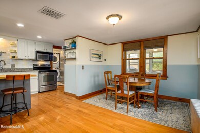 1012 - dining area