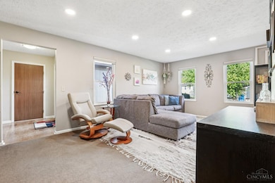 2067 Knightsbridge Dr, Cincinnati, OH 45244 - photo 6