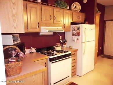 301 Pine Cir, Walnutport, PA 18088 - photo 7